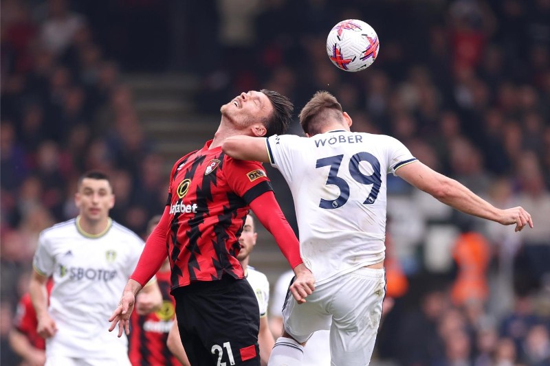 Bournemouth gặp khó khi tiếp đón Leeds