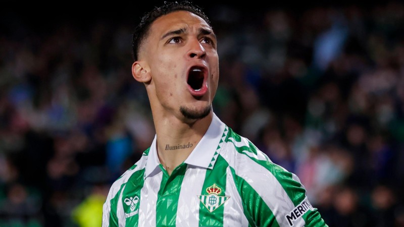 Antony đang chơi ấn tượng trong màu áo Betis