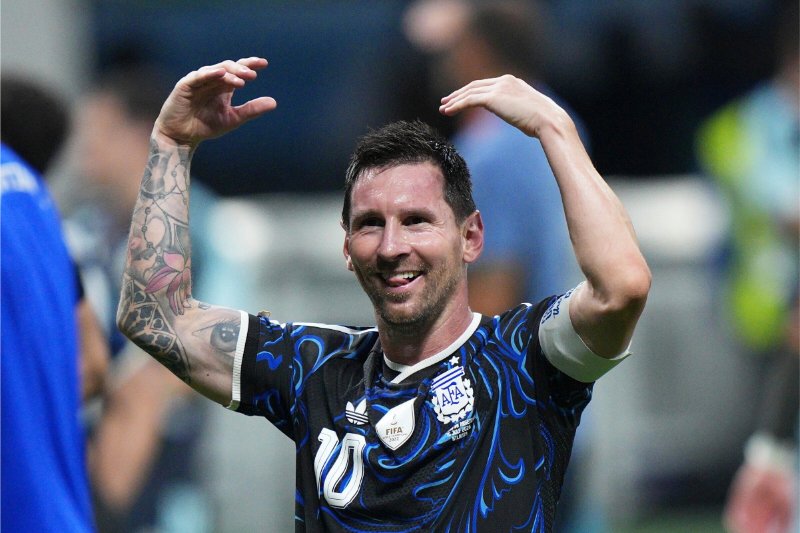 Tây Ban Nha đưa ra chiến lược kèm Messi